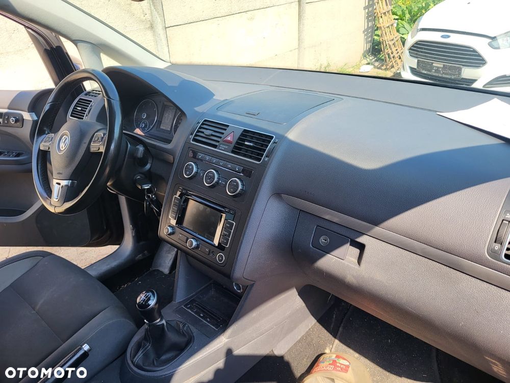 Volkswagen Touran - 11