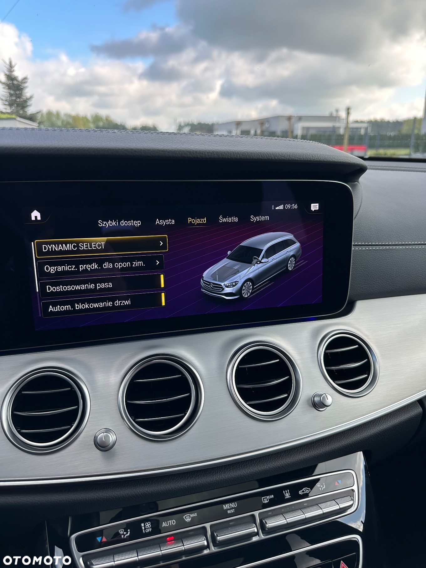 Mercedes-Benz Klasa E 300 d 4Matic T 9G-TRONIC AMG Line - 29