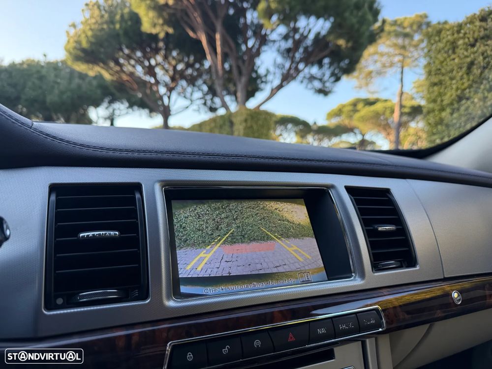 Jaguar XF 2.2 D Luxury 139g - 24