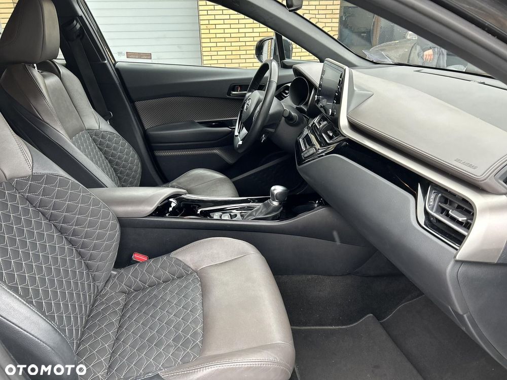Toyota C-HR 2.0 Hybrid Executive - 11