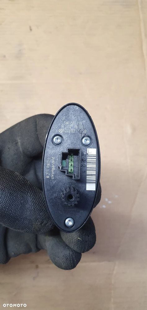Przełącznik włącznik otwierania klapy Mercedes W211 A2118211758 - 3