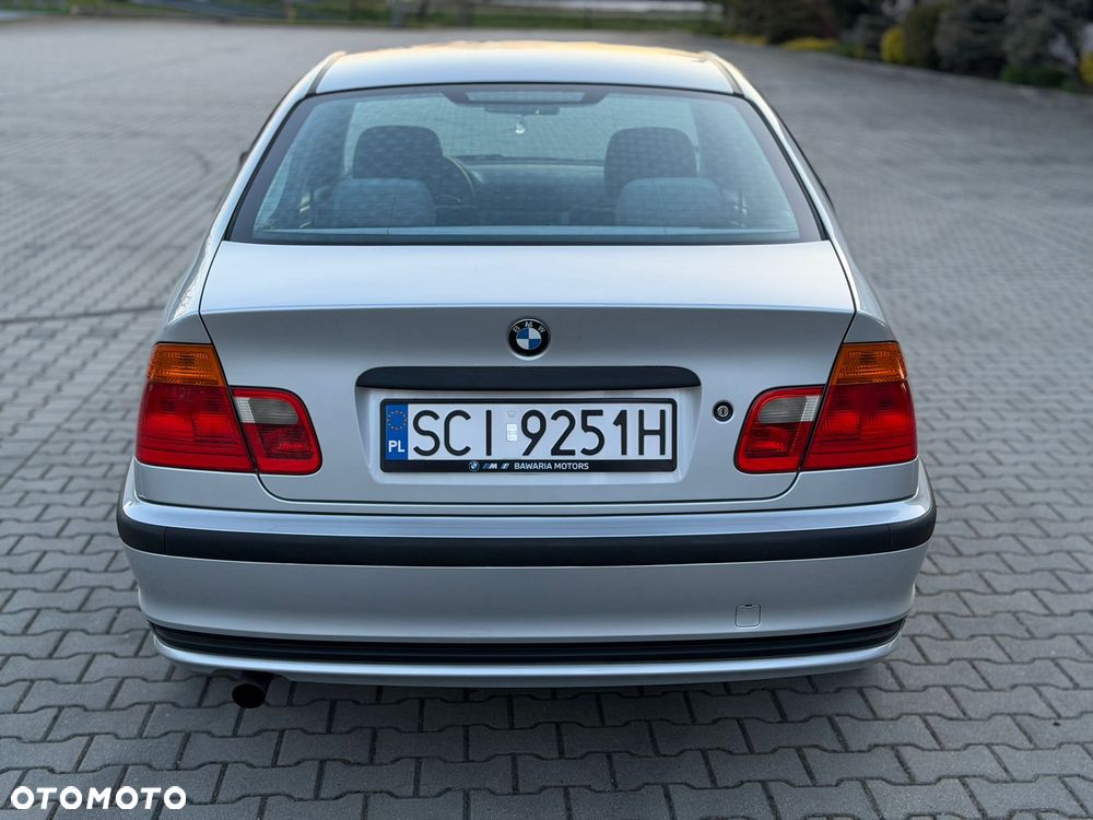 BMW Seria 3 318i - 4