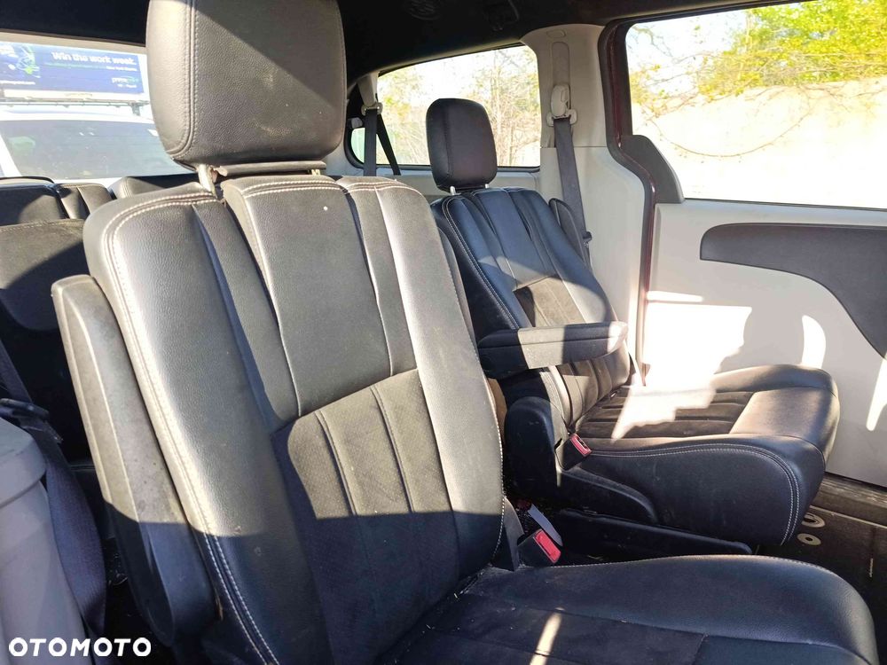 Dodge Grand Caravan - 30