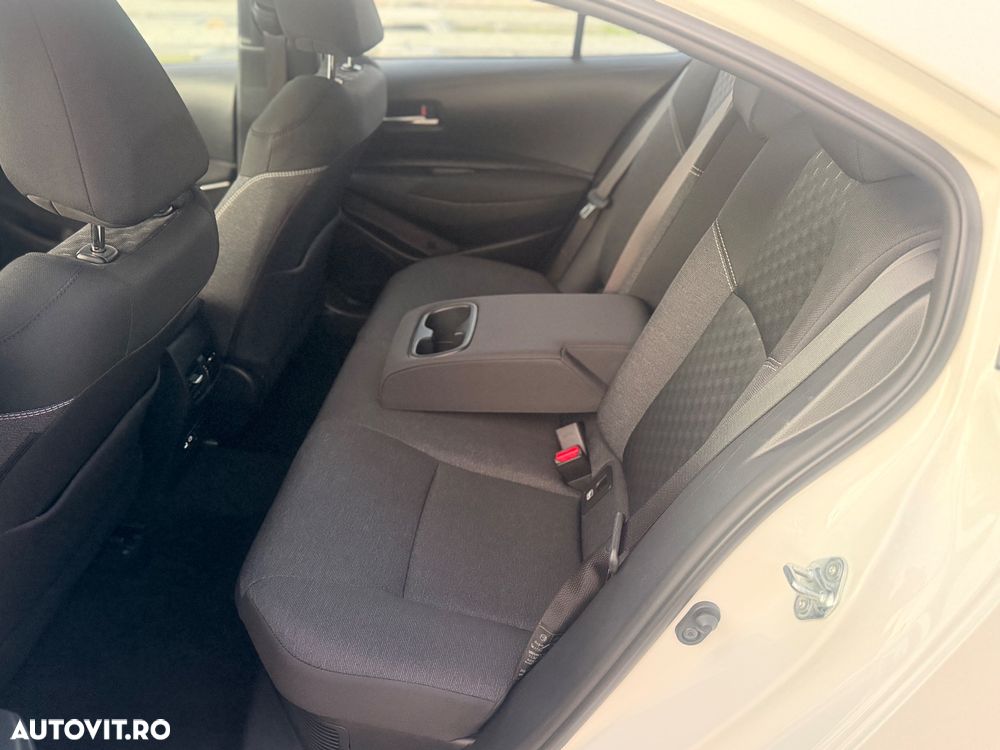 Toyota Corolla 1.8 HSD Business - 17