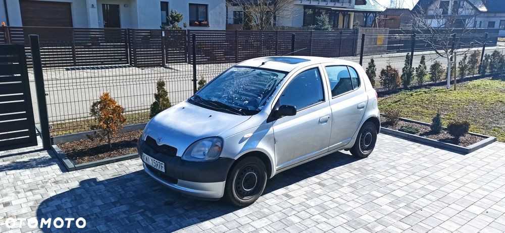 Toyota Yaris 1.0 Base - 1