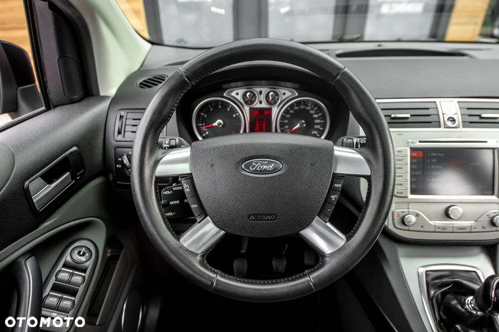 Ford Kuga 2.5 4x4 Titanium - 22