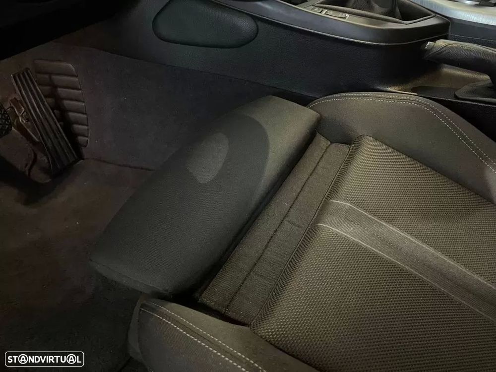 BMW 116 d Line Sport — fotografia 12
