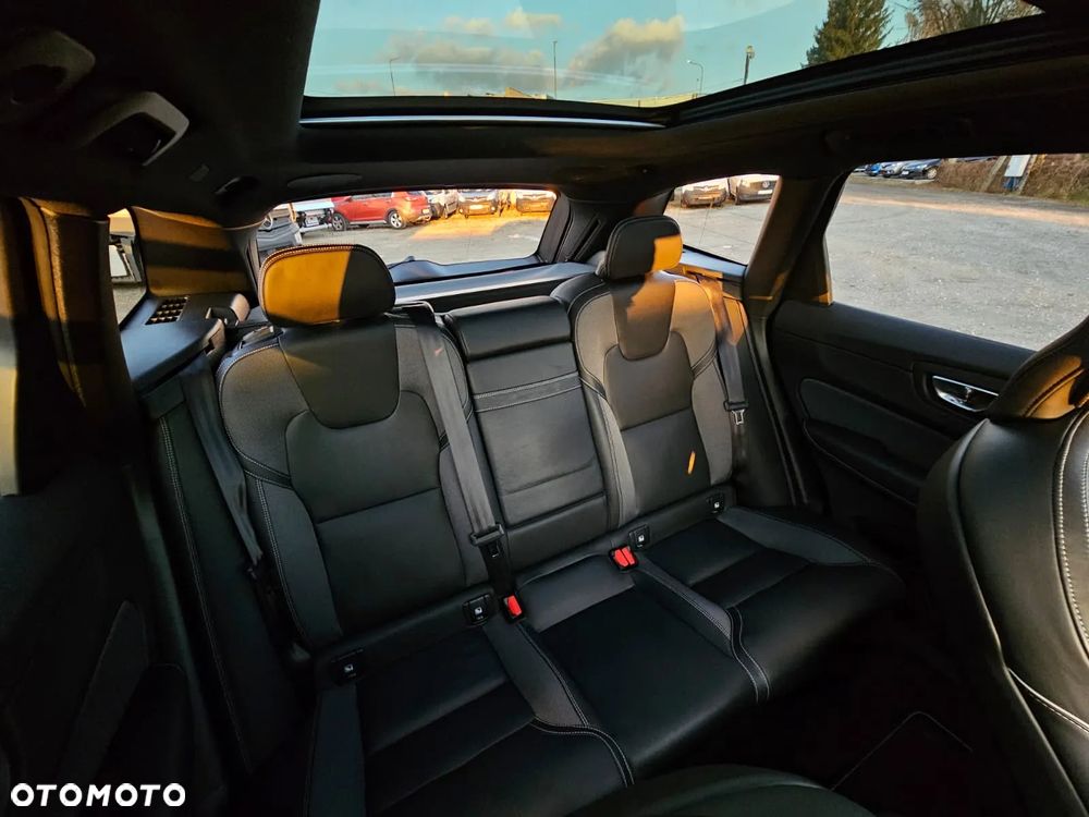 Volvo XC 60 T6 Plug-In Hybrid AWD R-Design - 27