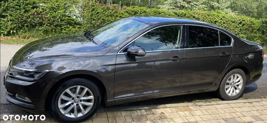 Volkswagen Passat - 1