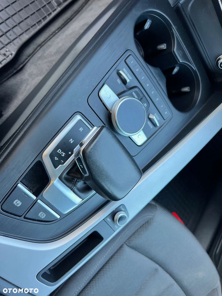 Audi A4 35 TFSI S tronic - 15