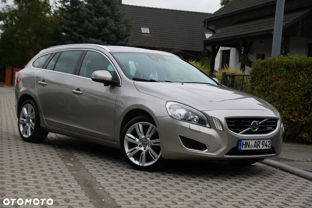 Volvo V60 D5 Summum - 10
