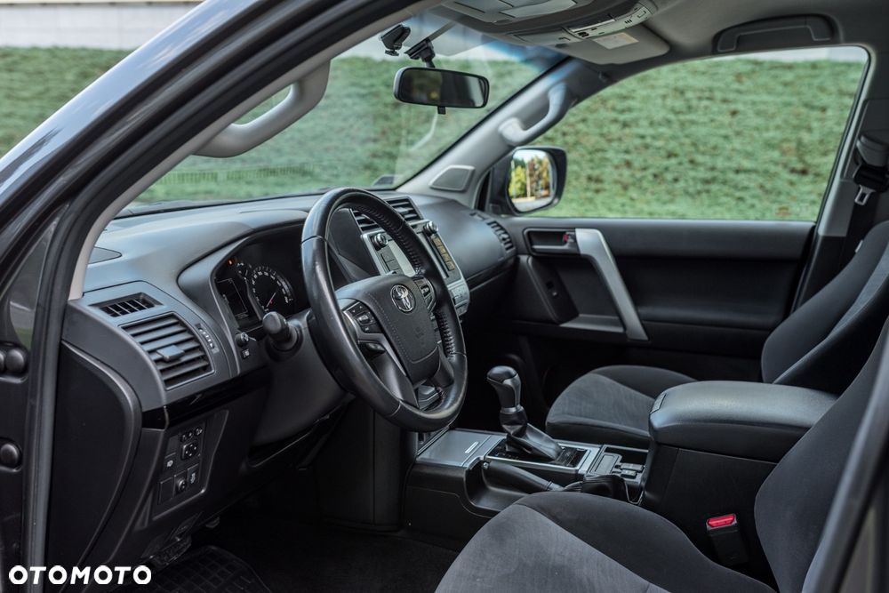 Toyota Land Cruiser LC 2.8 D-4D Prado - 23