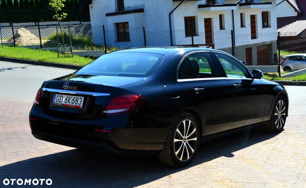 Mercedes-Benz Klasa E 220 d 4-Matic 9G-TRONIC - 4