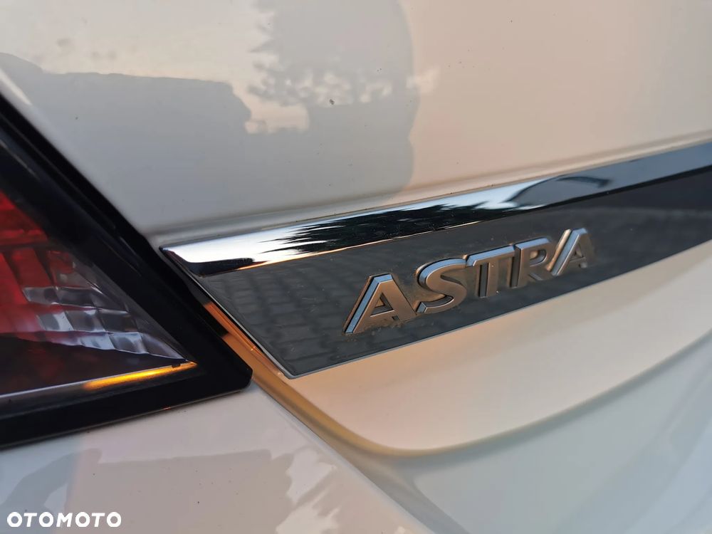 Opel Astra 1.6 Black&White - 34