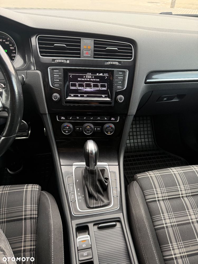 Volkswagen Golf - 10