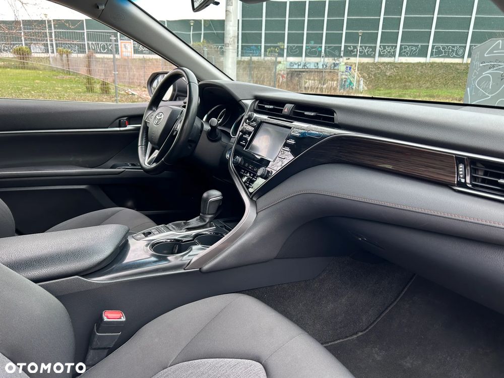 Toyota Camry 2.5 Hybrid Comfort CVT - 22