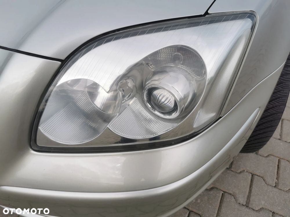 Toyota Avensis - 9