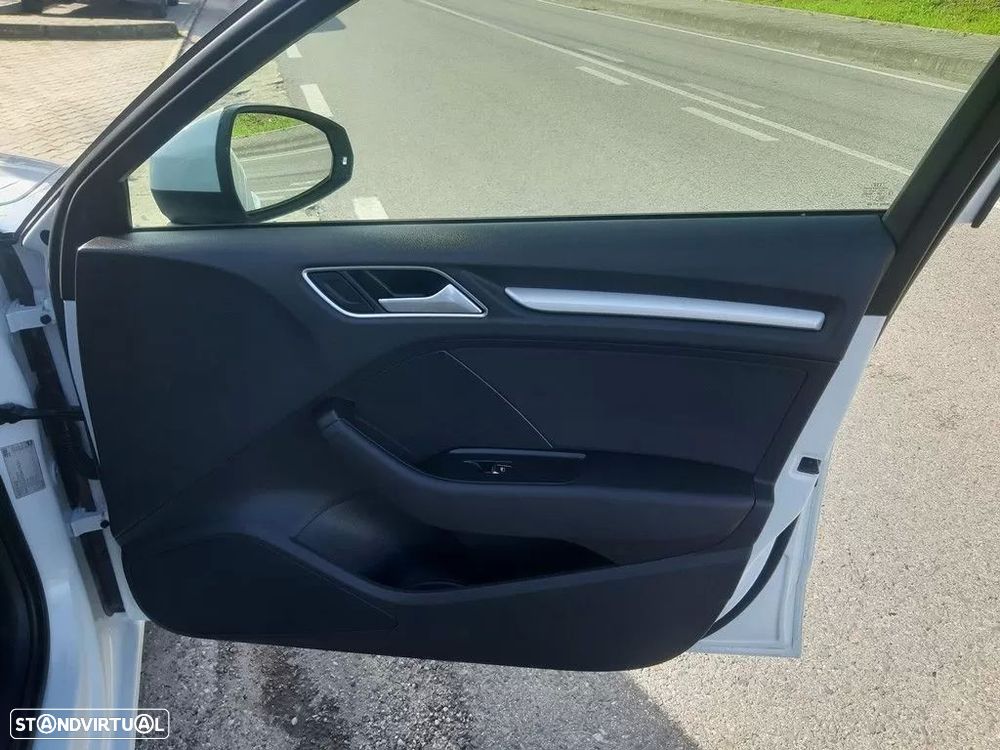 Audi A3 Sportback 1.6 TDI Advance Ultra - 13