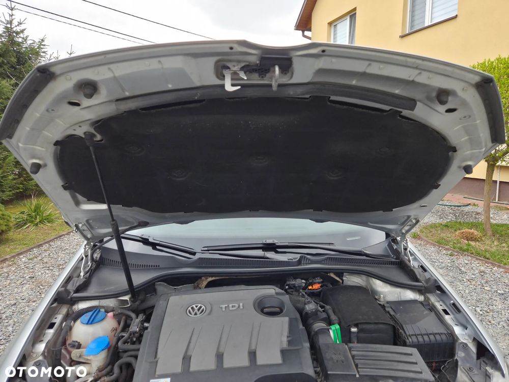 Volkswagen Golf 1.6 TDI DPF Comfortline - 24