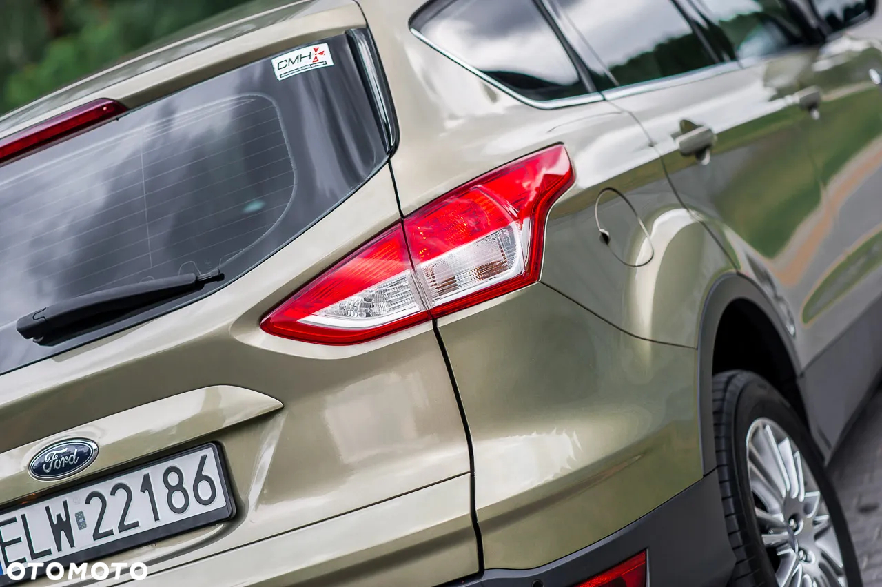 Ford Kuga 2.0 TDCi 2x4 Titanium - 12