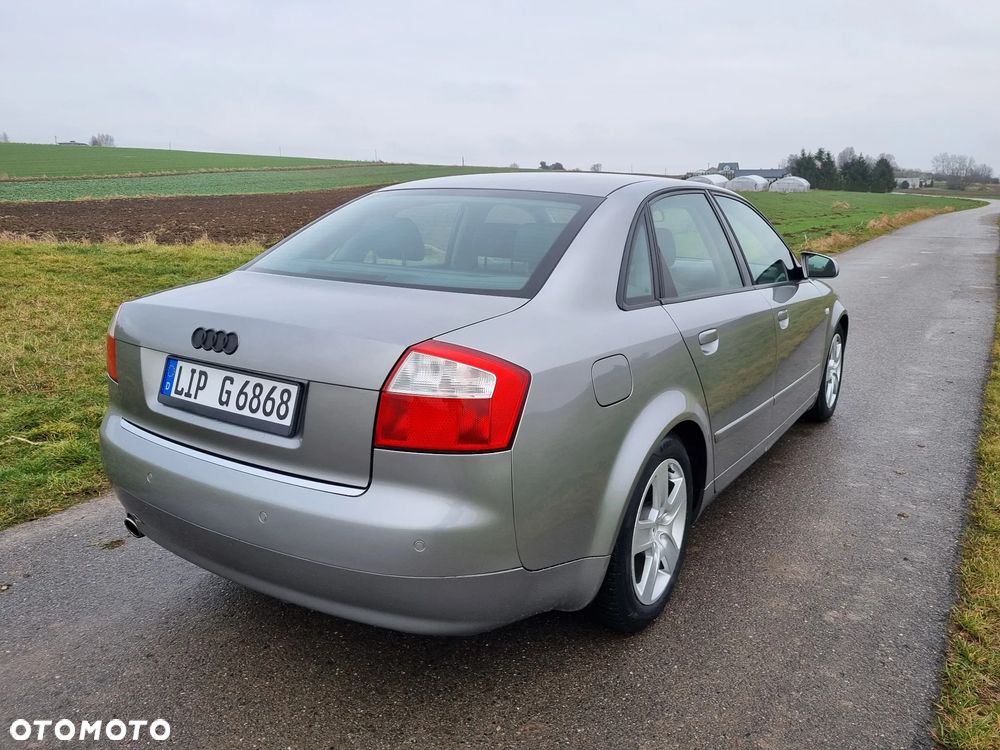 Audi A4 Limousine - 5