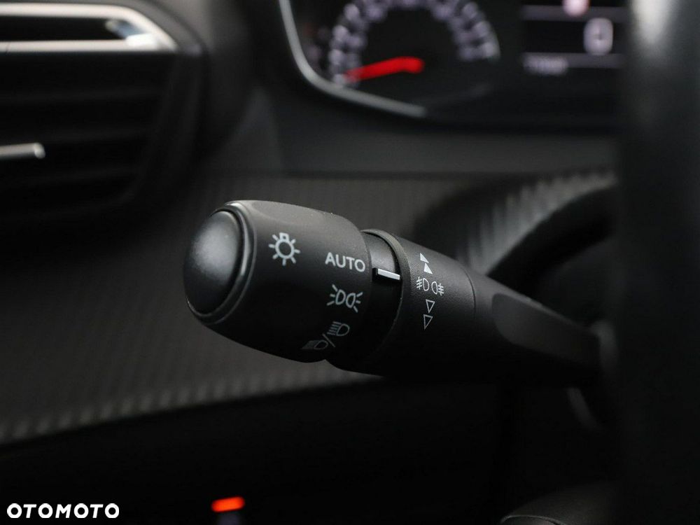 Peugeot 2008 1.5 BlueHDi Allure S&S - 37