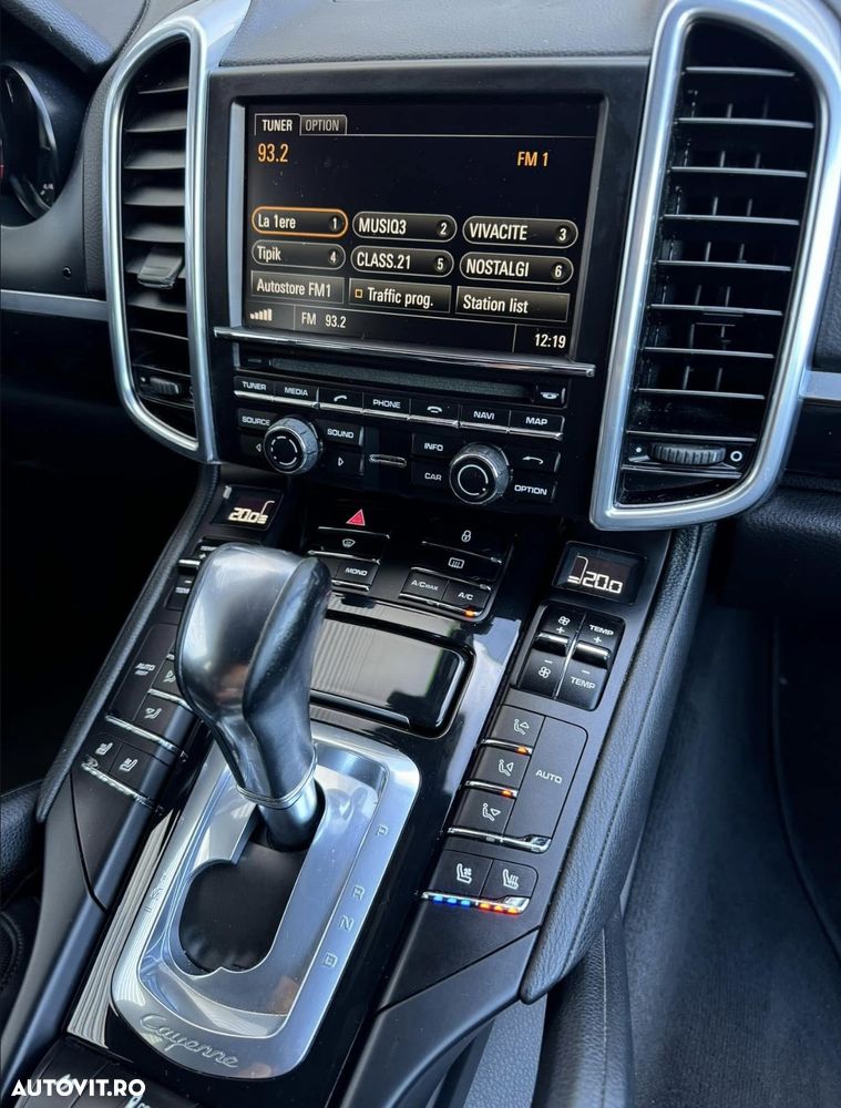 Porsche Cayenne - 19