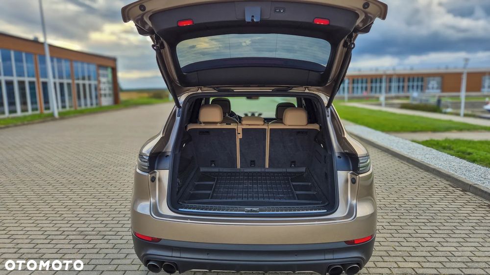 Porsche Cayenne S - 6