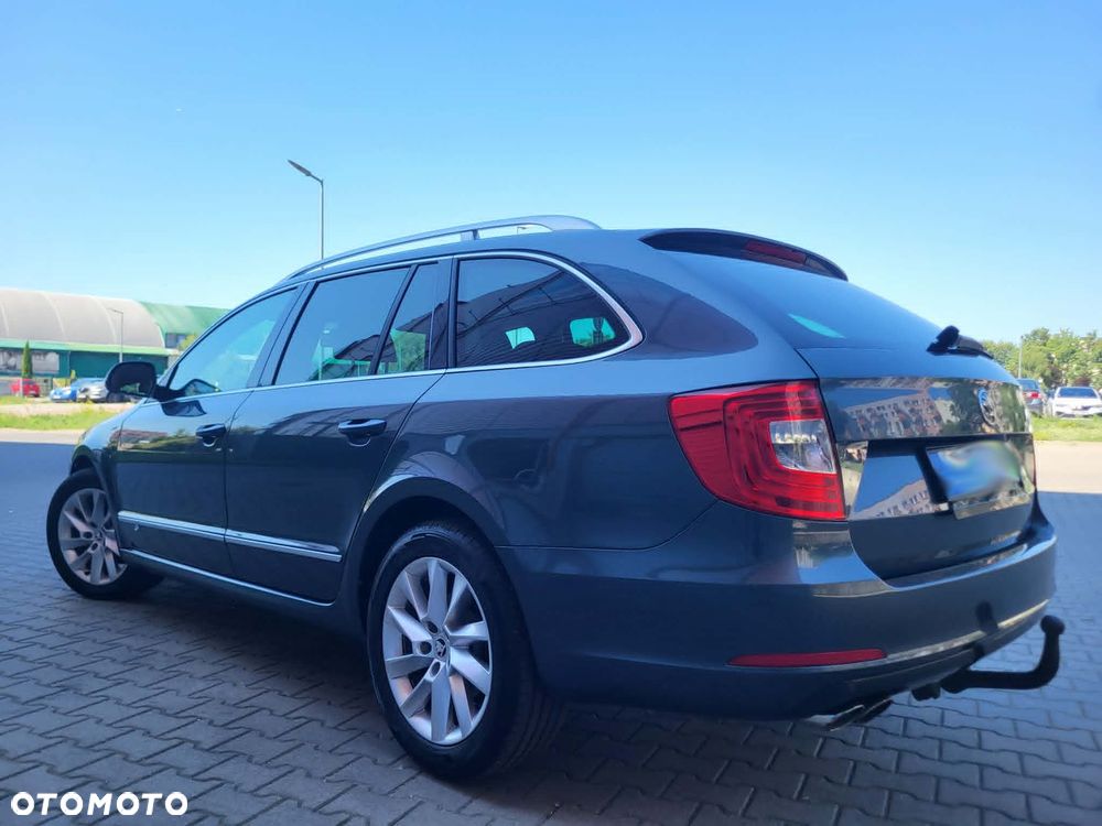 Skoda Superb 2.0 TDI Green tec DSG Elegance - 6