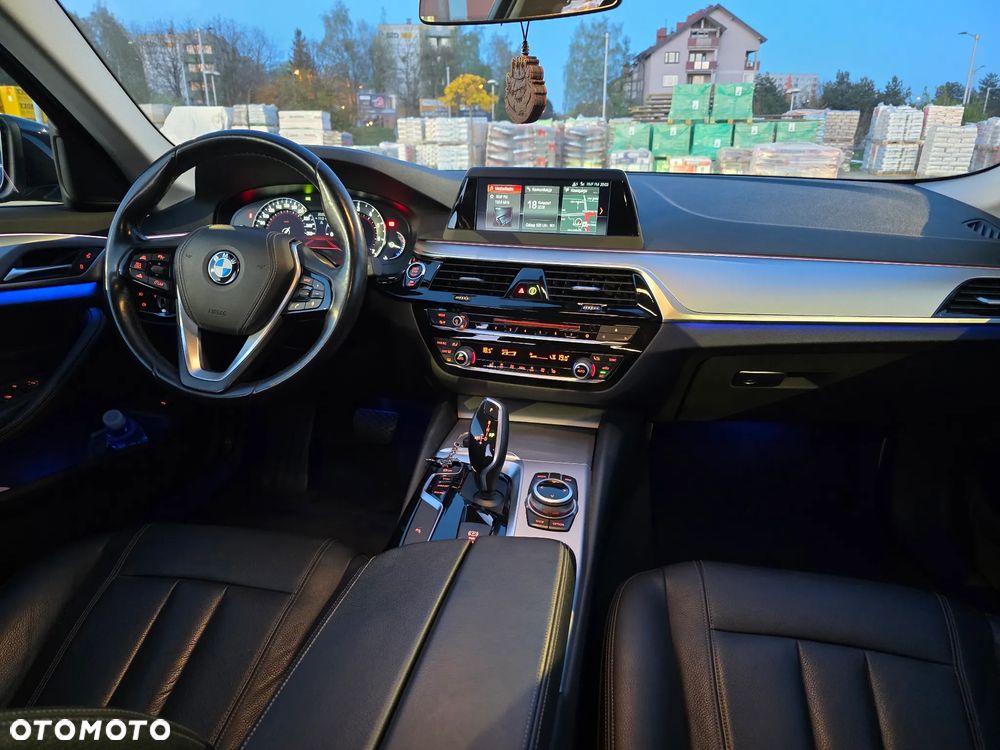 BMW Seria 5 530i Luxury Line - 22