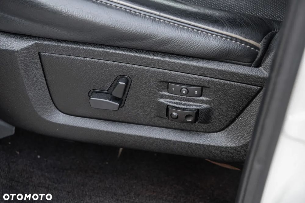 RAM 1500 Crew Cab Shortbed Limited - 24