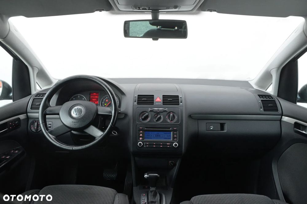 Volkswagen Touran 2.0 TDI Trendline DSG - 6