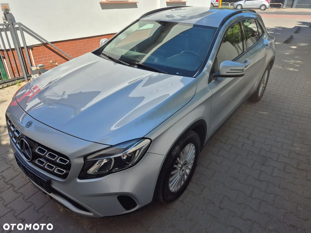 Mercedes-Benz GLA 180 Style - 15