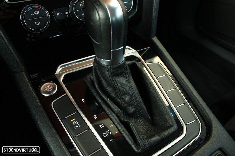 VW Passat Variant 2.0 TDi Highline DSG - 24