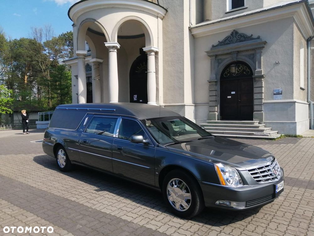 Cadillac DTS - 17