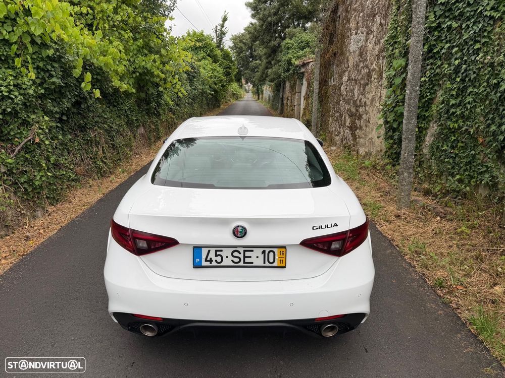 Alfa Romeo Giulia 2.2 D AT8 - 3