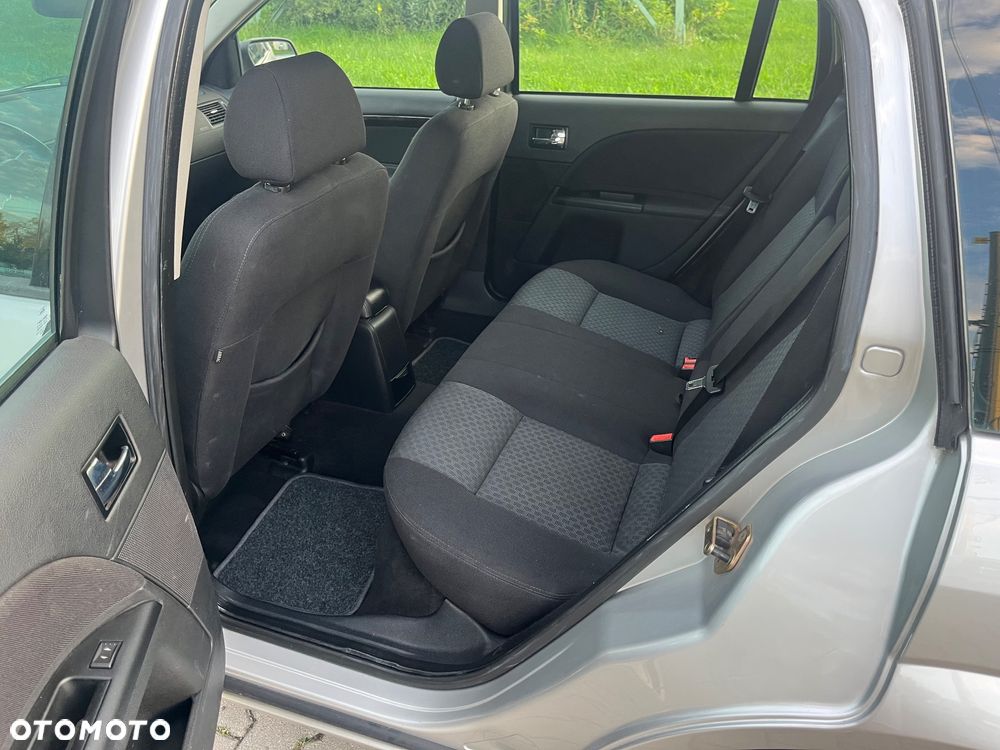 Ford Mondeo 1.8 Ghia - 12