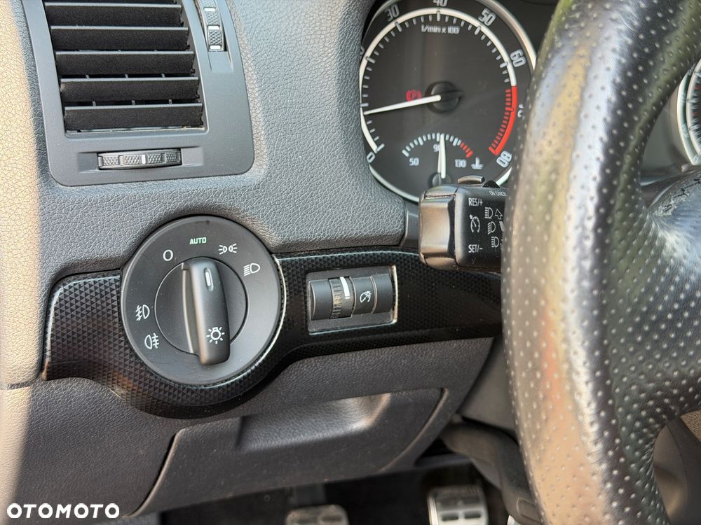 Skoda Octavia 2.0 TSI RS - 36