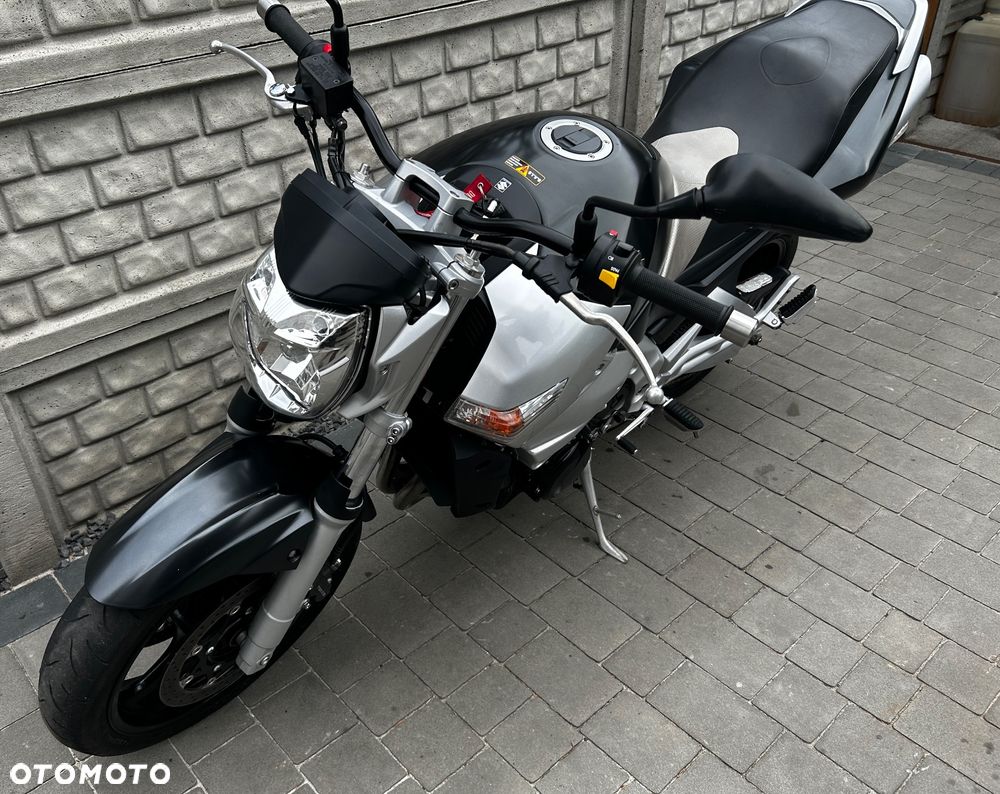 Suzuki GSR - 15