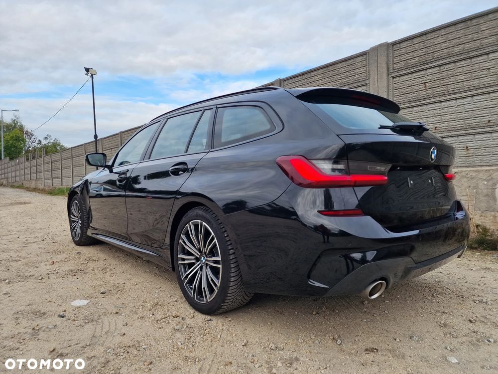 BMW Seria 3 318i M Sport - 4