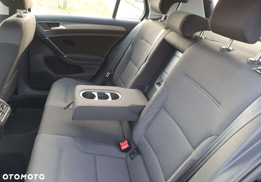Volkswagen Golf - 24