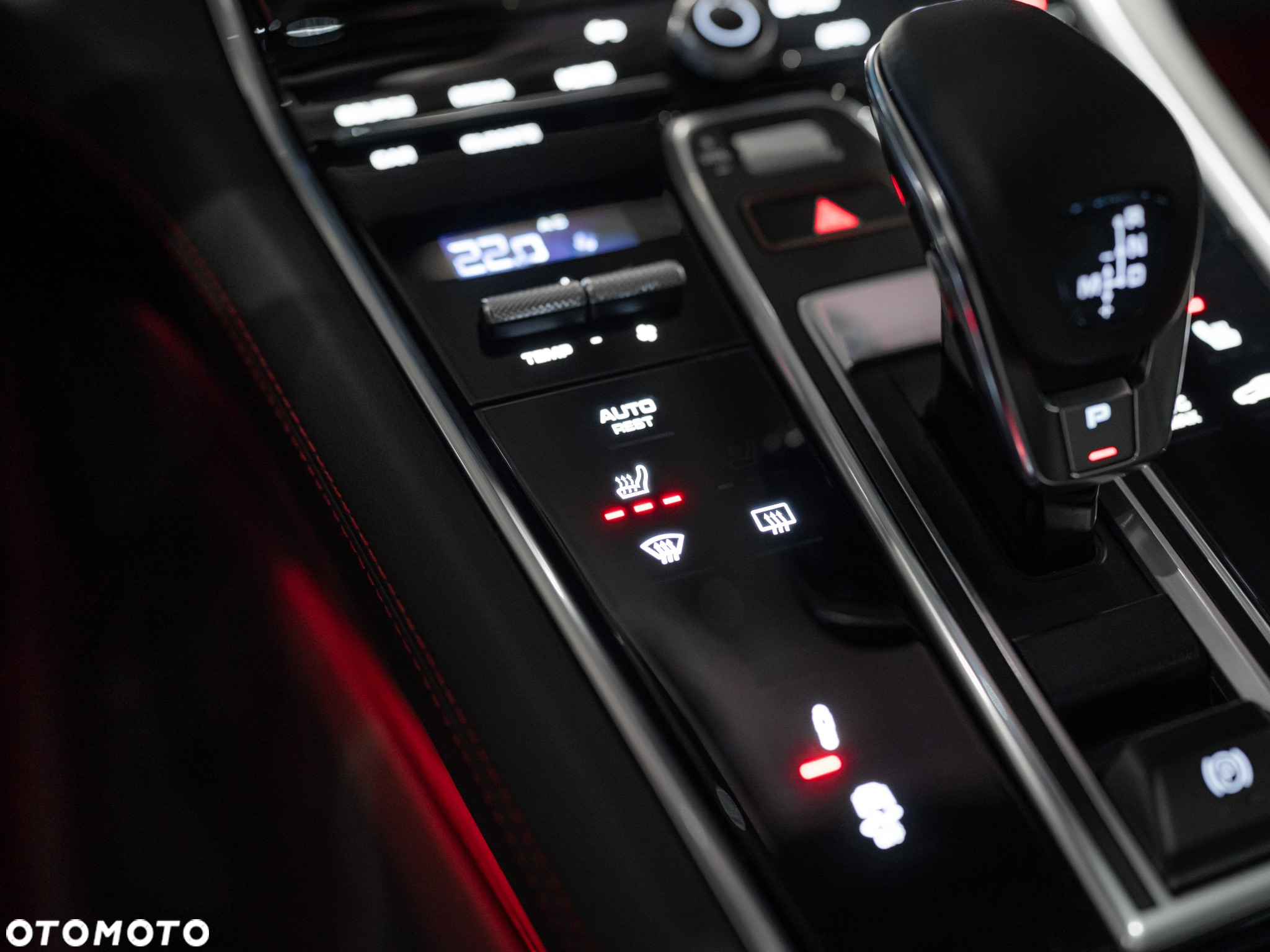 Porsche Panamera GTS Sport Turismo - 28