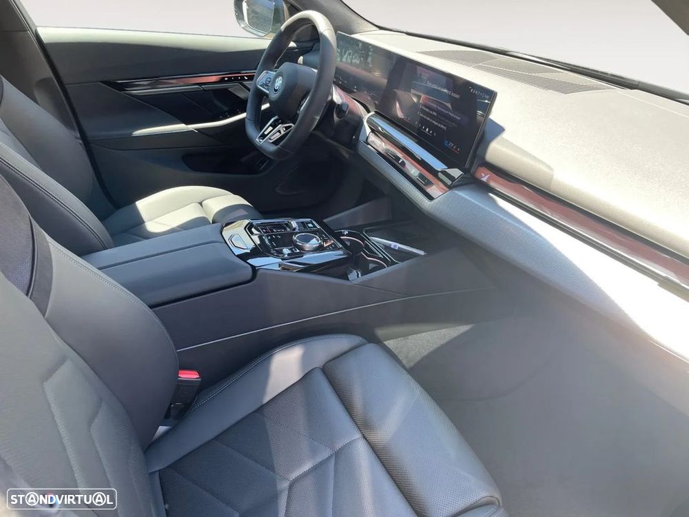 BMW i5 eDrive40 Pack Desportivo M - 12