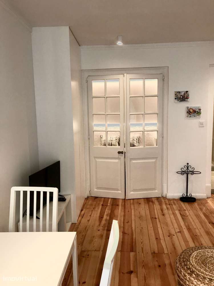 T1 remodelado com varanda no coração de Alfama - Grande imagem: 5/15
