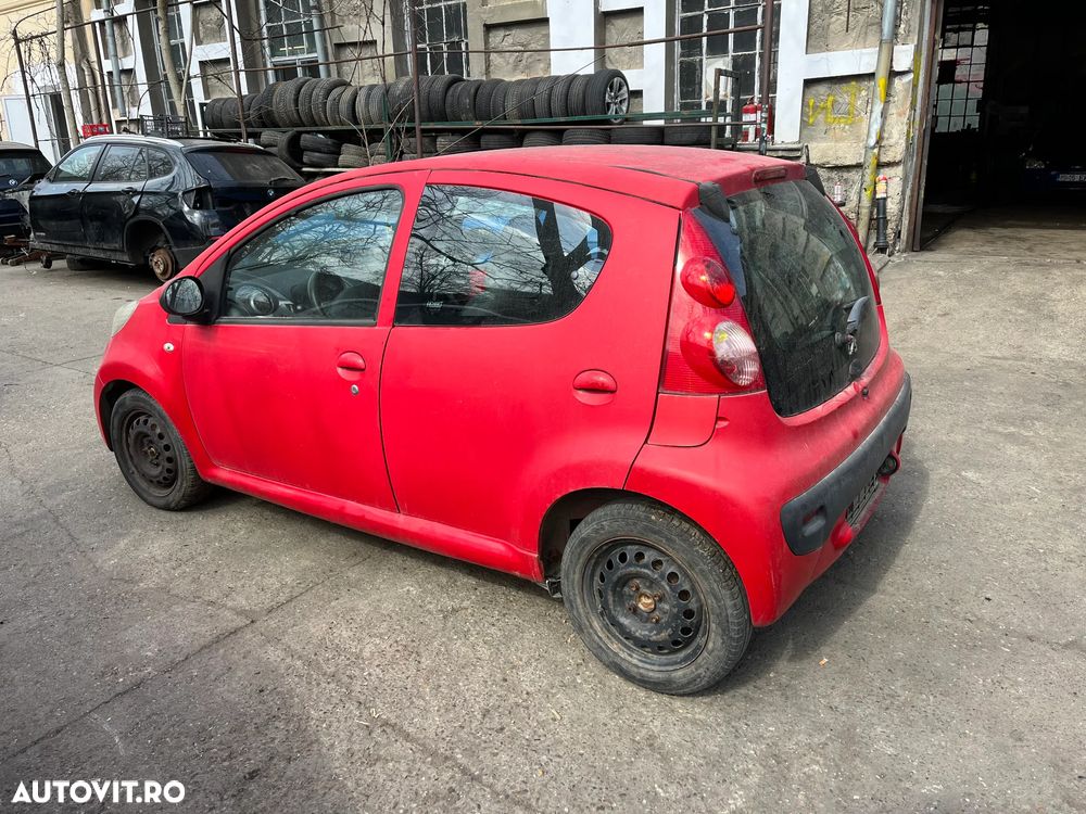 Dezmembrez Peugeot 107 rosu 2007 1.0 benzina 4usi - 8