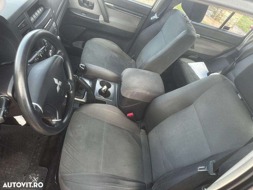 Mitsubishi Pajero LWB 3.2 DI-D Instyle M/T - 12