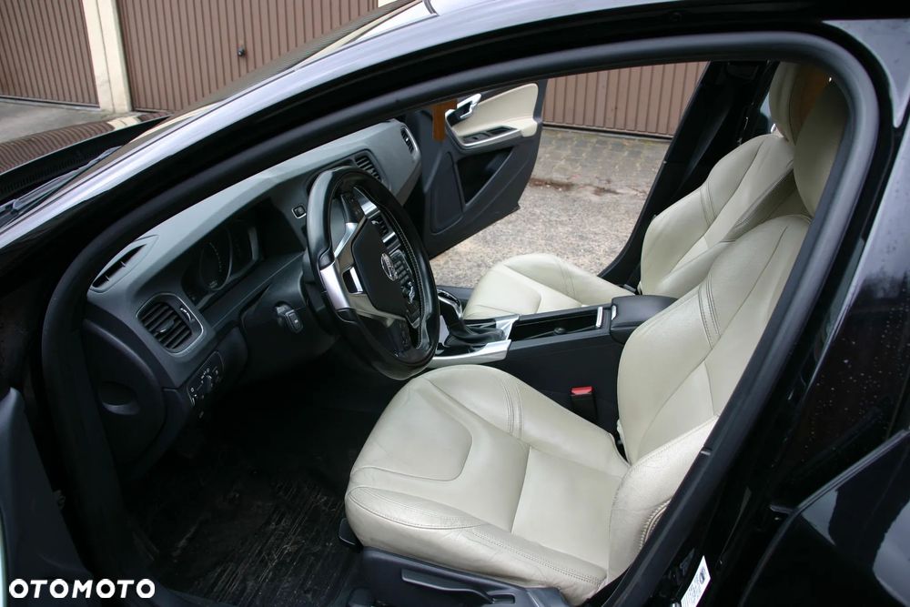 Volvo S60 D4 Drive-E Momentum - 17