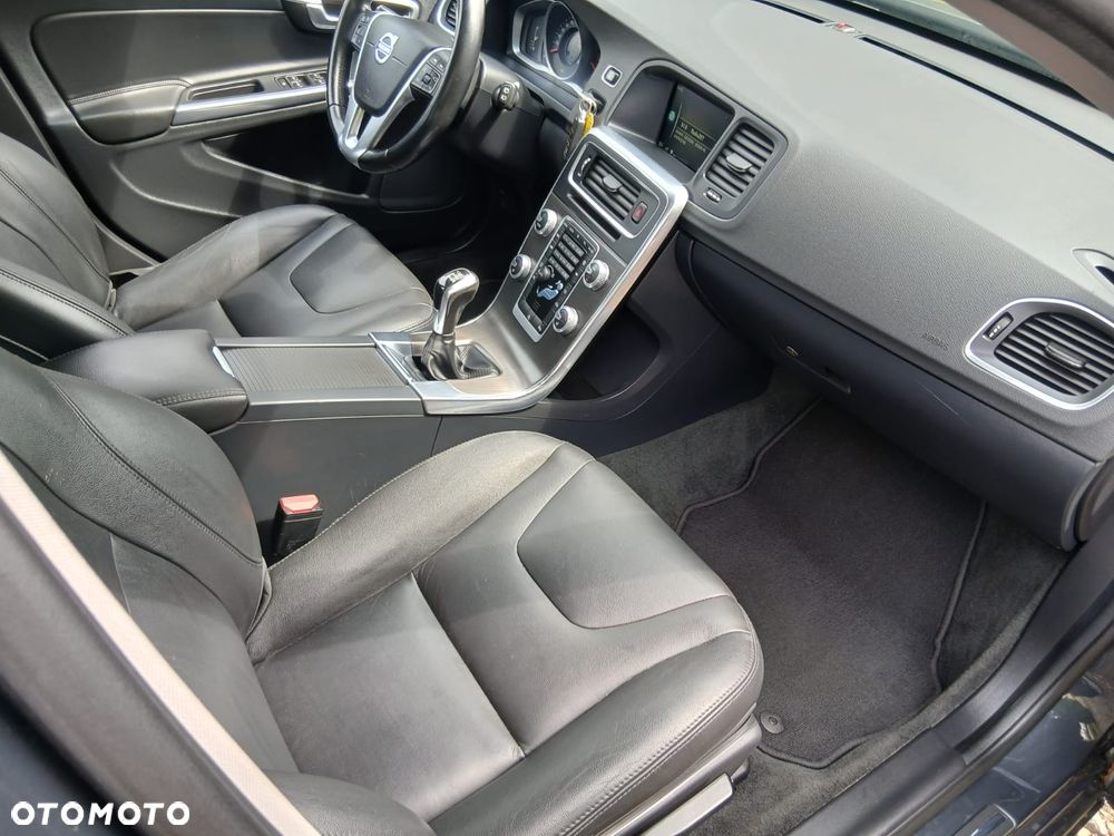 Volvo V60 D3 Summum - 31