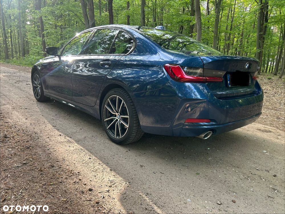 BMW Seria 3 318d mHEV - 13