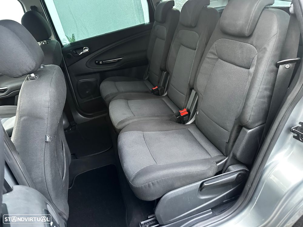 Ford S-Max 2.0 TDCi Titanium 7L - 28